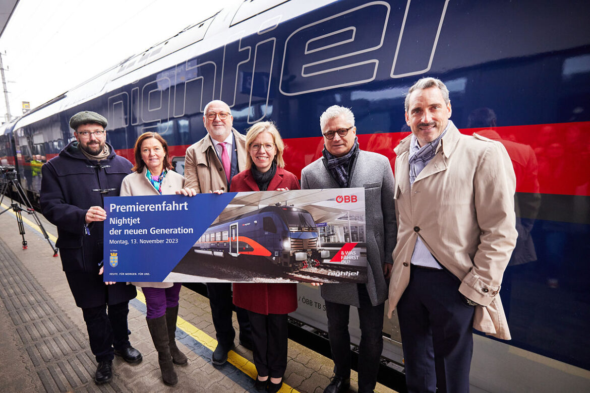 Personen v.l.n.r.: Vizebürgermeister St. Pölten Harald Ludwig, LAbg. Doris Schmidl, ÖBB CEO Andreas Matthä, Klimaschutzministerin Leonore Gewessler, LAbg. Martin Antauer, Regionalmanager ÖBB-Personenverkehr AG Christof Hermann